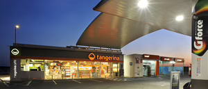 Las cadenas de distribución alimentaria toman posiciones en las estaciones de servicio