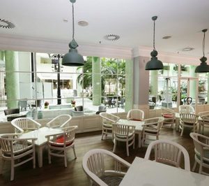 El hotel Holiday Palace reforma sus instalaciones