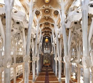Bona barniza el suelo de la Sagrada Familia