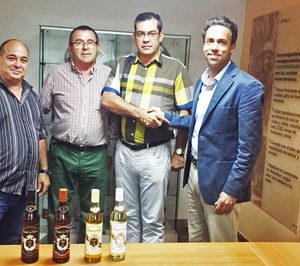 Rives se alía con la cubana Tecnoazúcar para elaborar ron