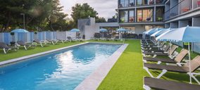 Un hotel gerundense reabre con subida de categoría