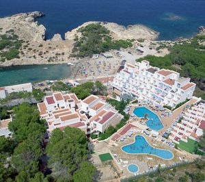 Hispania adquiere por 11 M el ibicenco Portinatx Beach Club Hotel, que será operado por Barceló