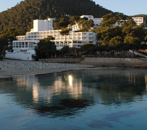 Sandos incorpora su primer hotel en Baleares