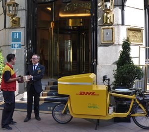 DHL realiza entregas en el centro de Madrid mediante bicicleta eléctrica