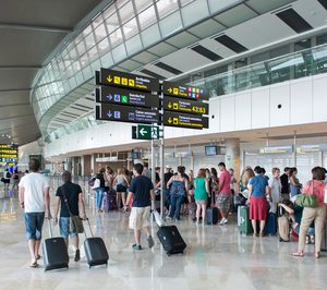 En agosto, España recibió la visita de más de 10 M de turistas internacionales, un 5,8% más anual