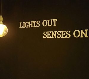 Royal 5 inaugura el blind restaurant Dine In Dark