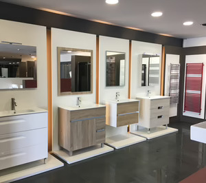 Comercial Maestro Canet abre exposición de baño