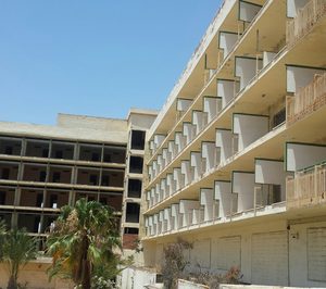 Oh!tels negocia la compra de un hotel en Roquetas de Mar