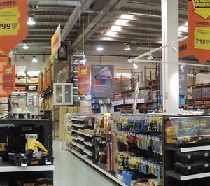 La Plataforma remodela dos de sus almacenes