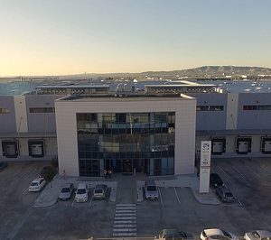 Docks Logistics Spain mira al exterior