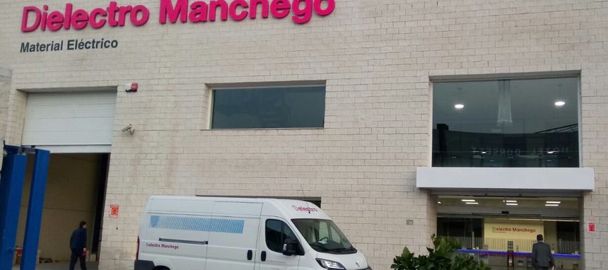 Dielectro Manchego estrena un nuevo almacén