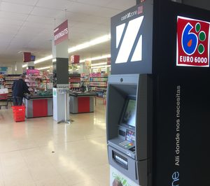 El 72 % de los españoles preferiría encontrar cajeros automáticos en lugares habituales de consumo