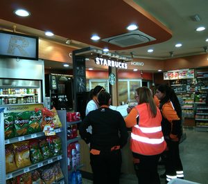 Starbucks explora el negocio de las gasolineras en nuestro país