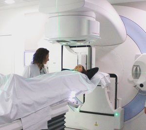 La Fundación Amancio Ortega apoya la oncología pública con 320 M