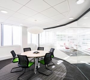 Armstrong lanza la nueva versión de techos acústicos Sierra