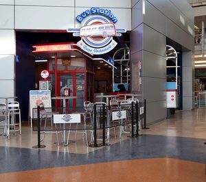 Bus Station ofrecerá servicio a domicilio tras sellar un acuerdo con Deliveroo.