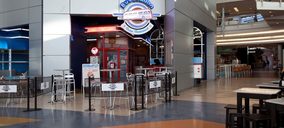 Bus Station ofrecerá servicio a domicilio tras sellar un acuerdo con Deliveroo.