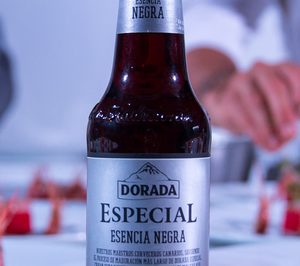 Cervecera de Canarias lanza Dorada Esencia Negra