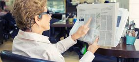 Las gafas con cámara inteligente que permiten leer a las personas ciegas