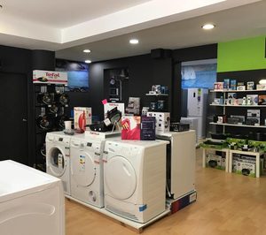 Vicosa Milar trabaja en su primera tienda propia