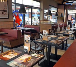 Un grupo multifranquiciado repite con la marca Fosters Hollywood