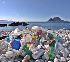 La industria plástica apoya el plan para reducir la basura marina