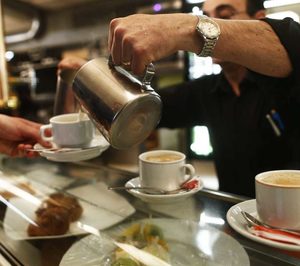 Hostelería fue el sector que reflejó los sueldos más bajos en 2016