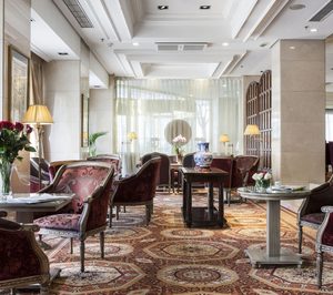 El Emperador transforma su lobby en una galería de arte permanente