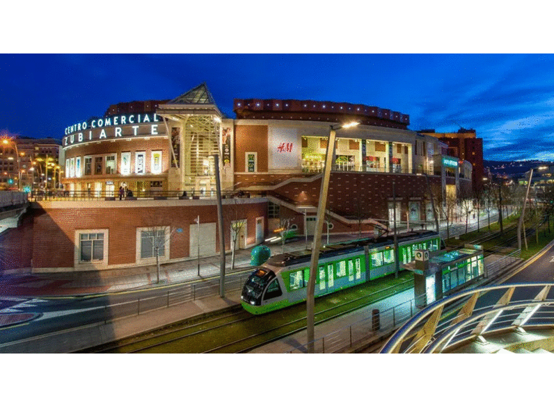 El futuro MediaMarkt de Zubiarte ocupará una sala de venta de 2.403 m2 y formará parte de la nueva hornada de tiendas urbanas omnicanal del grupo como es el caso de los 6 establecimientos que tiene en Madrid, Barcelona y Valencia.