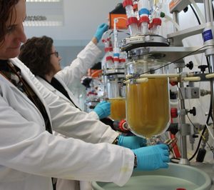 Ainia trabaja en un digestor para medir la eficacia de los alimentos funcionales