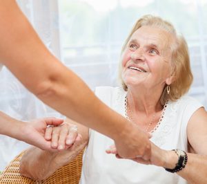 Una diputación de Castilla y León saca a licitación su ayuda a domicilio por 31 M