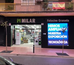 FotocineGranada reabre su tienda tras someterla a una importante reforma