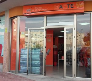 Cash Martí añade tiendas y amplía su oferta en alimentación