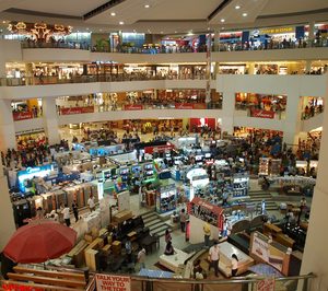 Baja la afluencia a los centros comerciales un 6%