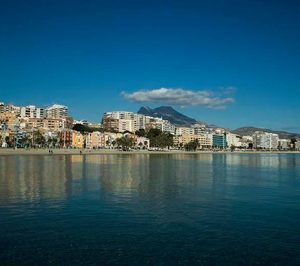 Villajoyosa subasta por segunda vez una parcela hotelera con una rebaja del 15%