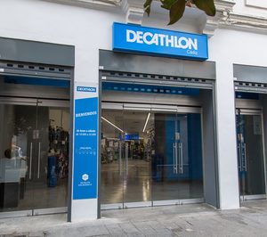 Decathlon lleva el gran formato al centro de Cádiz