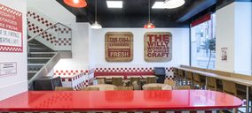 Five Guys lleva sus hamburguesas a Granada