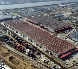 Alfil Logistics factura 99 M y suma tres plantas