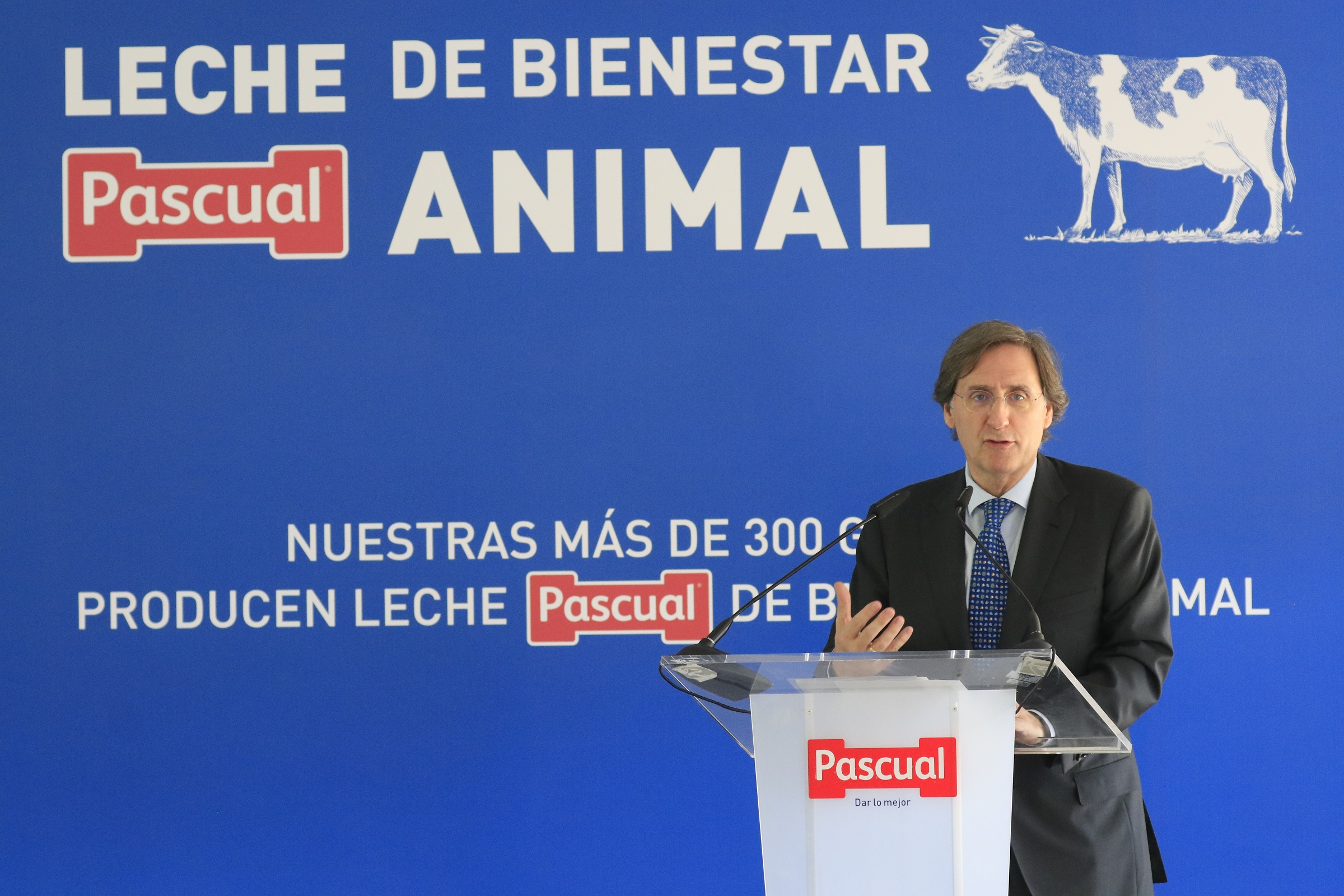 Calidad Pascual relanza su leche abrazada al bienestar animal