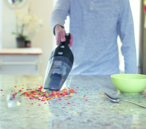 Black & Decker suma un aspirador escoba