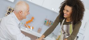 Alella formaliza su contrato de ayuda a domicilio