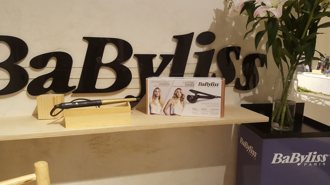 BaByliss presenta una plancha que alisa y riza