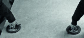 Azuvi presenta su porcelánico de gran formato