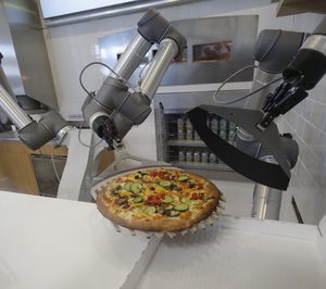 Universal Robots crea Pazzzi, un robot pizzero