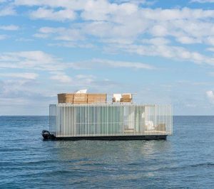 Guardian instala sus vidrios en el alojamiento flotante Punta de Mar