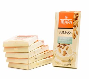Trapa suma chocolate blanco a la línea de tabletas Intenso