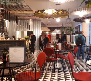 El ibis Glòries, primero en lucir la nueva imagen de la marca