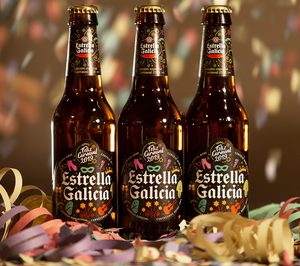 Estrella Galicia disfraza 11 M de botellas para el Carnaval