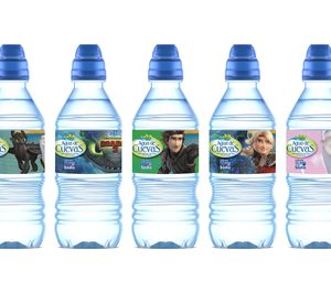 Los dragones llenan las botellas de Agua de Cuevas