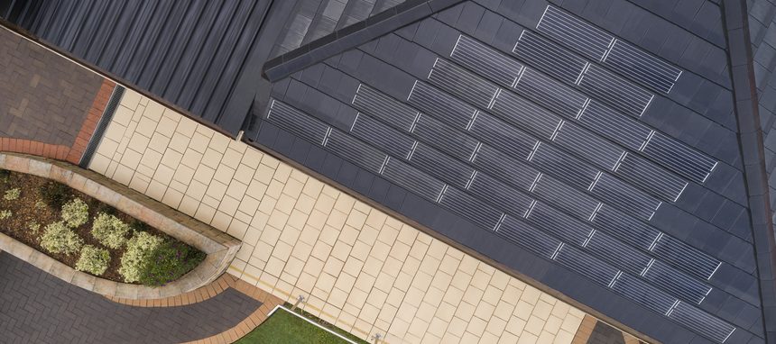 La Escandella presenta su nueva teja solar